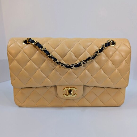 Chanel Vintage Classic Double Flap Bag in Cream Lambskin with Gold Hardware - Picture 2 of 16